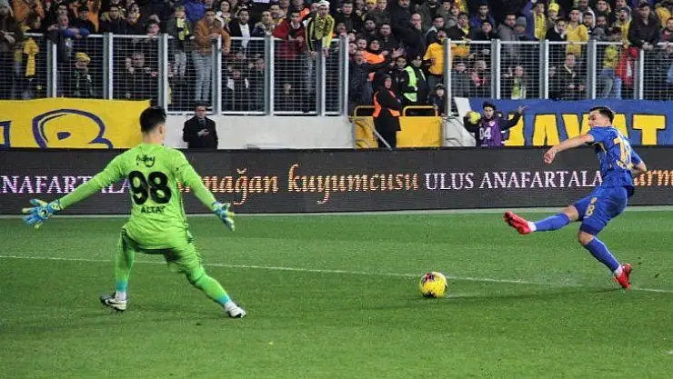 Süper Lig: MKE Ankaragücü: 1 - Fenerbahçe: 0 (İlk yarı)