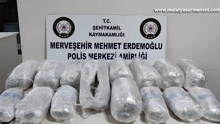 Şüphe üzerine durdurulan araçtan 13 kilo esrar çıktı