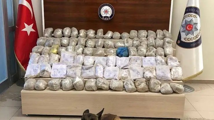 Şüphe üzerine durdurulan araçta çuval çuval eroin ele geçirildi