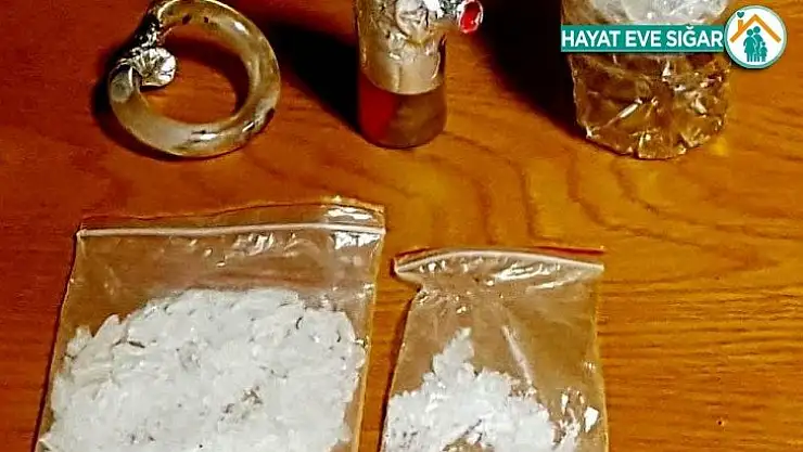Şüphe üzerine durduruldu uyuşturucularla yakalandı