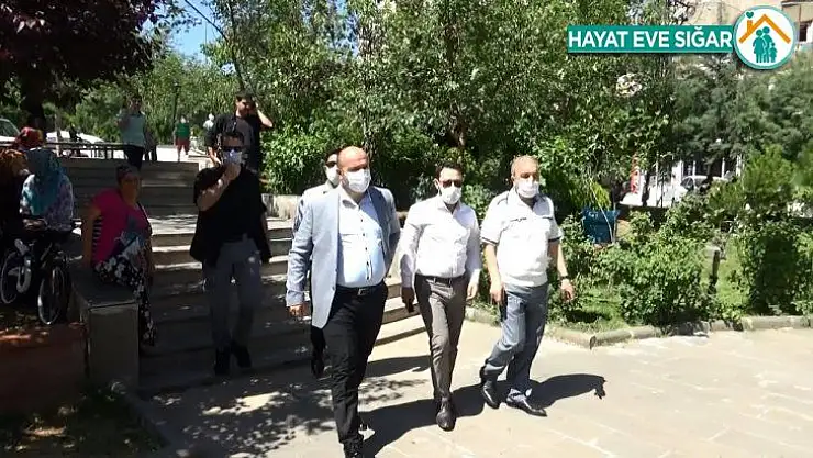Sur Kaymakamı Çiftçi'den, kurallara uyan çocuklara jest