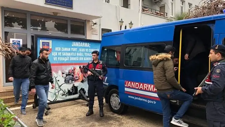 Sürat teknesiyle Kıbrıs'a kaçmaya çalışan göçmenler yakalandı