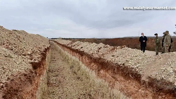 Suriye sınırında tedbirler arttırılarak hendekler kazılıyor