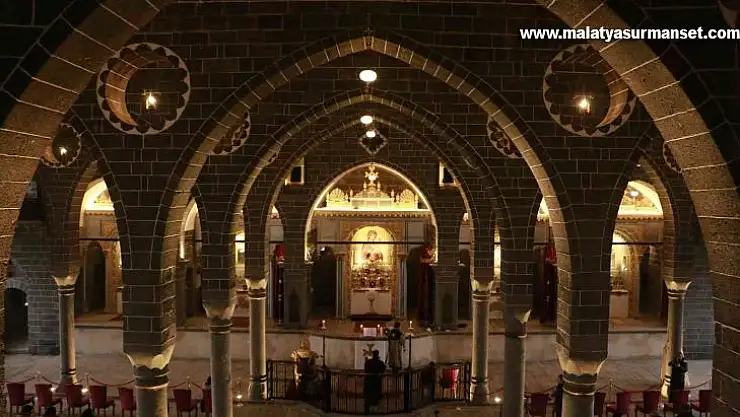 Surp Giragos Ermeni Kilisesi'nde 8 yıl sonra ilk Noel ayini