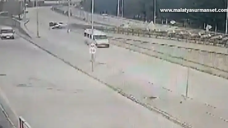 Sürücünün öldüğü feci kaza güvenlik kamerasında