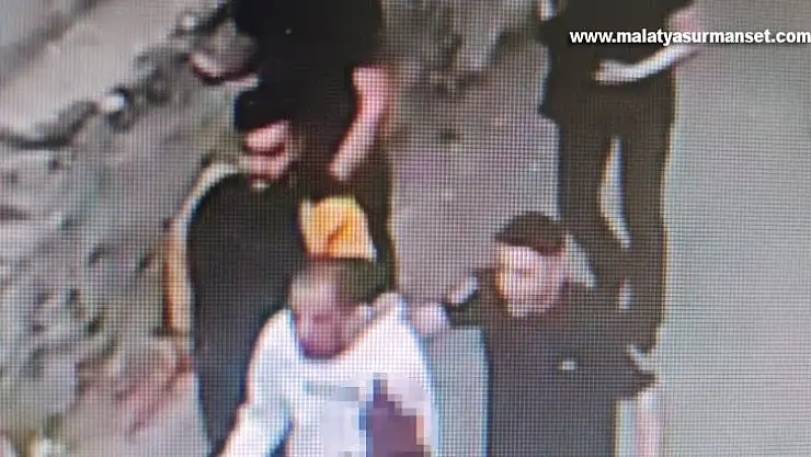 Taciz iddiasıyla darp ettiler, bıçaklanarak öldürüldü