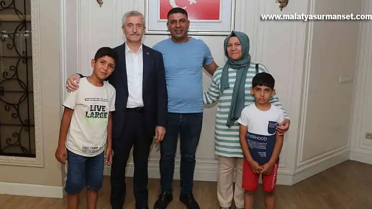Tahmazoğlu esnaf ve vatandaşlarla bir araya geldi