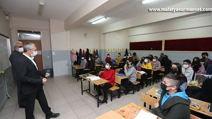 Tahmazoğlu öğrencilerle bir araya geldi