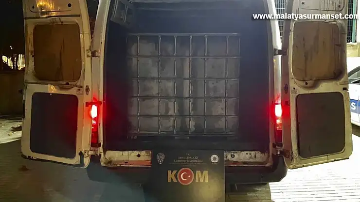 Takibe alınan minibüsten kaçak akaryakıt çıktı