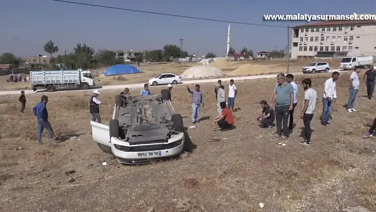 Takla atan otomobildeki 5 kişi yaralandı