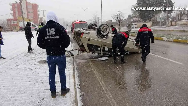 Takla atan otomobilini bırakıp kaçtı
