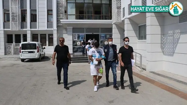 Taksi ile genci zorla kaçırmak isteyen 7 kişi tutuklandı
