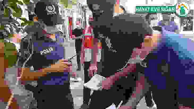 Taksim'de korona virüs kurallarını hiçe sayanlara ceza yağdı