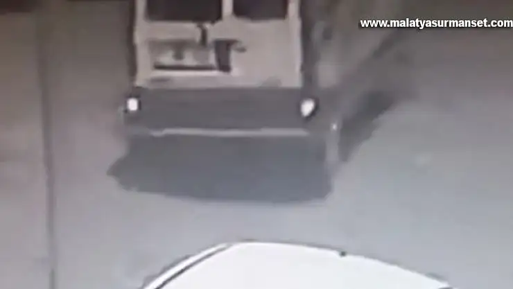 Tamir için bırakılan hafif ticari araç çalındı