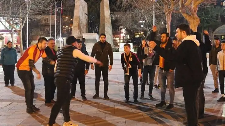Taraftar grupları arasındaki gerginliği polisin müdahalesi önledi