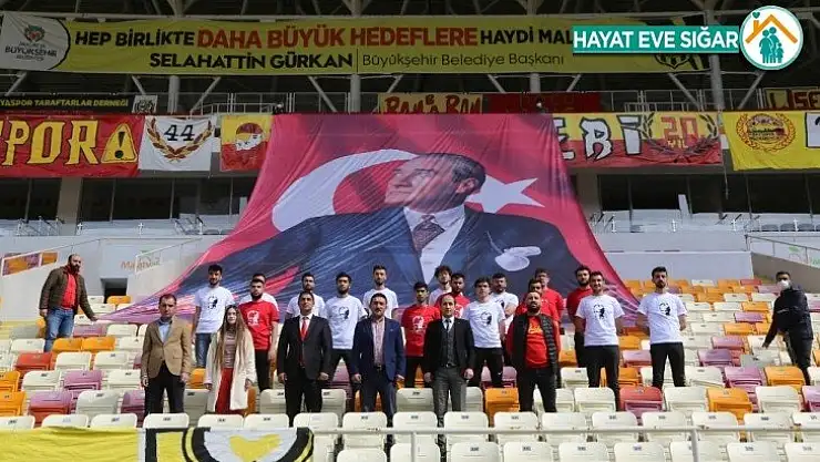 Taraftarlardan 18 Mart'ta şehitleri andı