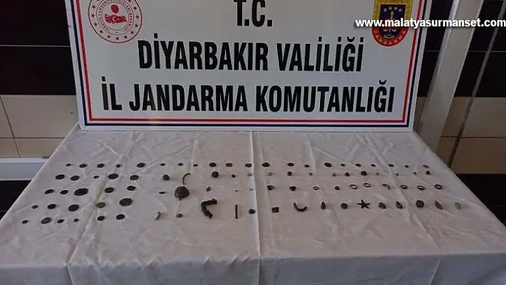 Tarih hırsızları 2 milyon TL karşılığında satacakları objelerle suç üstü yakalandı