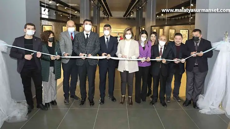 Tarihi belgelerden oluşan '100. yıl özel sergisi' açıldı