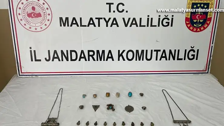 Tarihi eser niteliği taşıyan 23 malzeme ele geçirildi