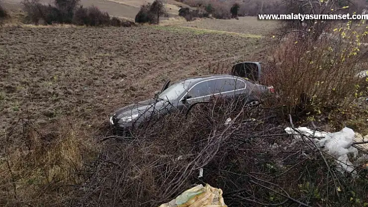 Tarlaya uçan otomobildeki 1 kişi yaralandı