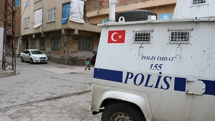 Tartıştığı kişiyi başından vurdu