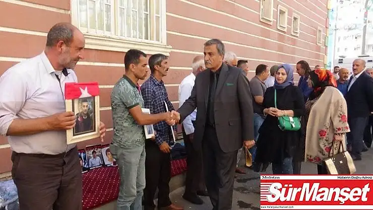 Tatvan Gönüllüleri'nden HDP önünde evlat nöbeti tutan ailelere ziyaret