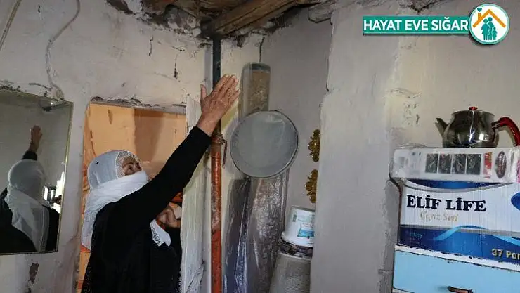 Tek gözlü evde yılanlarla yaşam mücadelesi veriyor