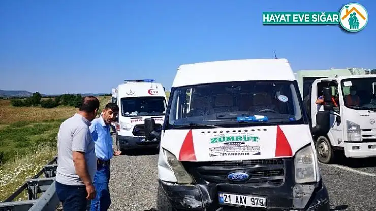 Tekerleği yerinden çıkan araç bariyerlere çarptı: 4 yaralı