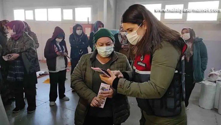 Tekstil işçisi kadınlara KADES anlatıldı