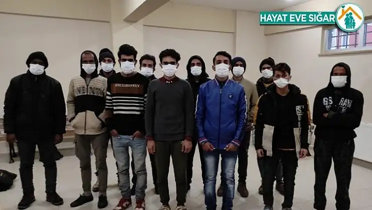 TEM'de durdurulan minibüste 12 düzensiz göçmen yakalandı