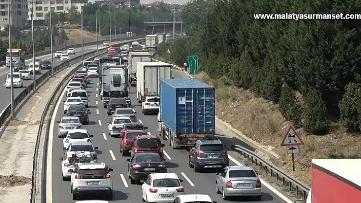 TEM'de kaza yaptı, ters yöne döndü