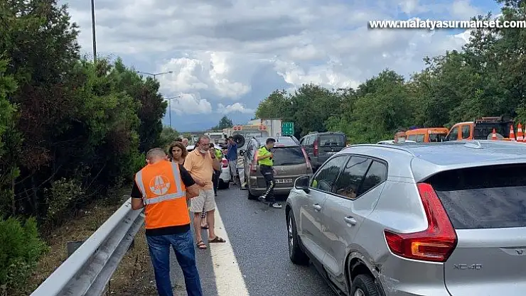 TEM'de yağmur, kazayı beraberinde getirdi