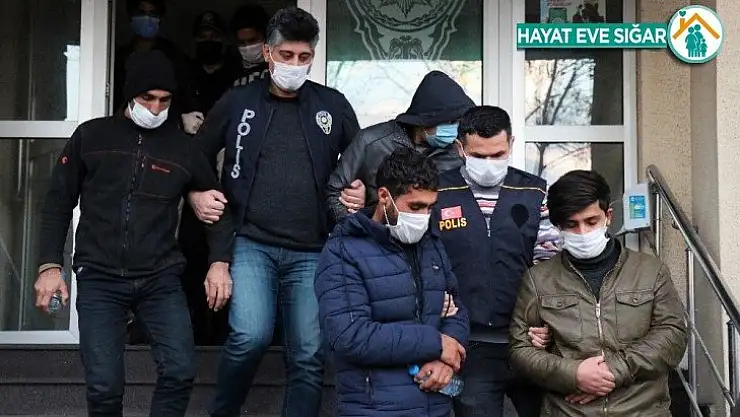 TEM'de yakalanan 23 göçmen sağlık kontrolüne çıkarıldı