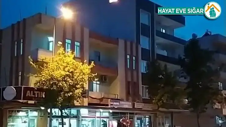 Terasta çıkan yangın paniğe neden oldu