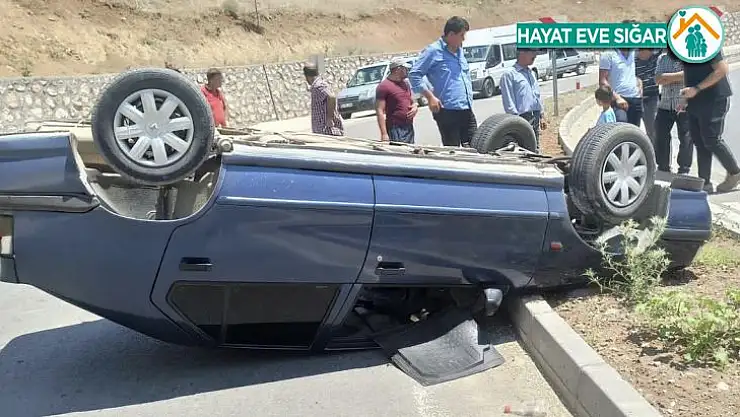 Ters dönen otomobilden burnu kanamadan çıktı