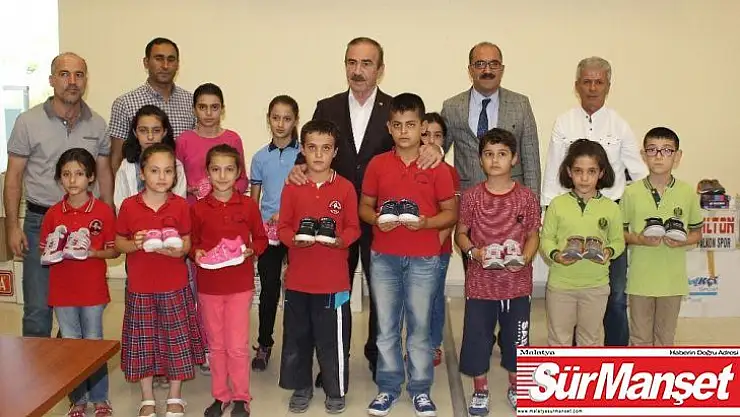Ticaret Borsasından öğrencilere ayakkabı