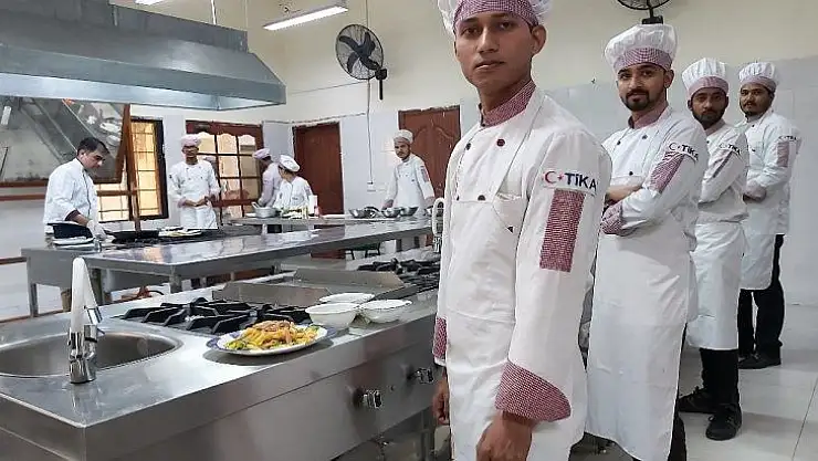 TİKA'dan Pakistan'ın en eski aşçılık okuluna destek