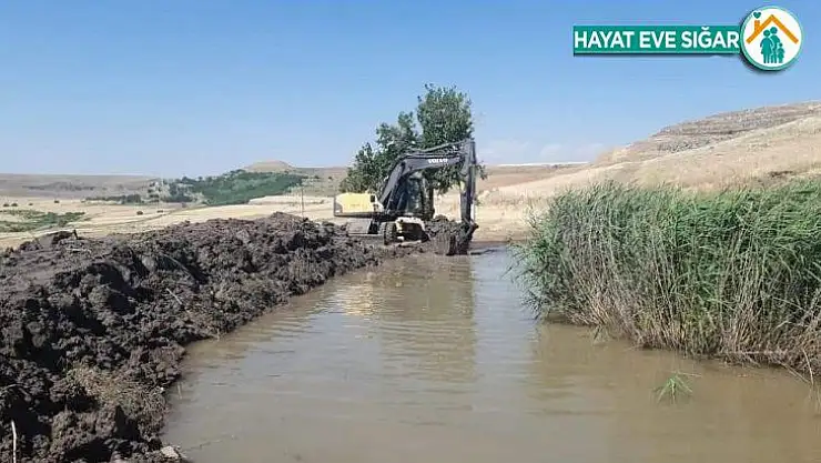 Tıkanan gölet açıldı, bir kırsal mahalleye daha yola kavuştu