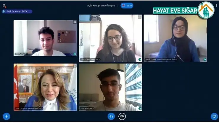 Tıp Fakültesi'nde ilk dersi Rektör Karabulut verdi