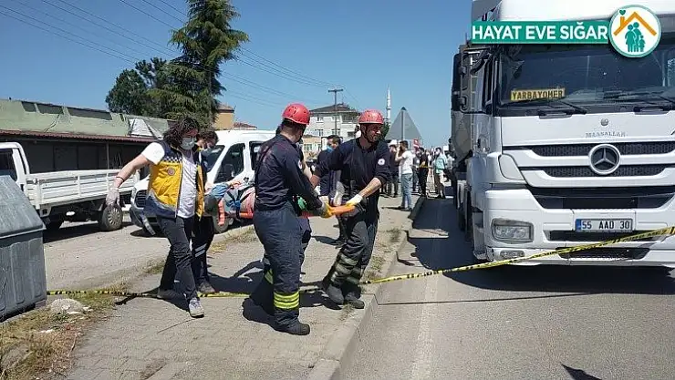 Tır ile çarpışan minibüs yol kenarındaki karı-kocaya çarptı: 1'i ağır 2 yaralı