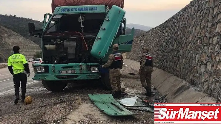 Tır istinat duvarına çarptı: 1 yaralı