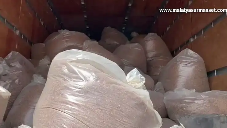 Tırda tonlarca kaçak tütün ele geçirildi