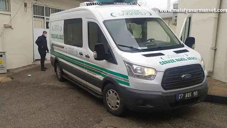 Tırın çarptığı motosikletteki kadın hayatını kaybetti