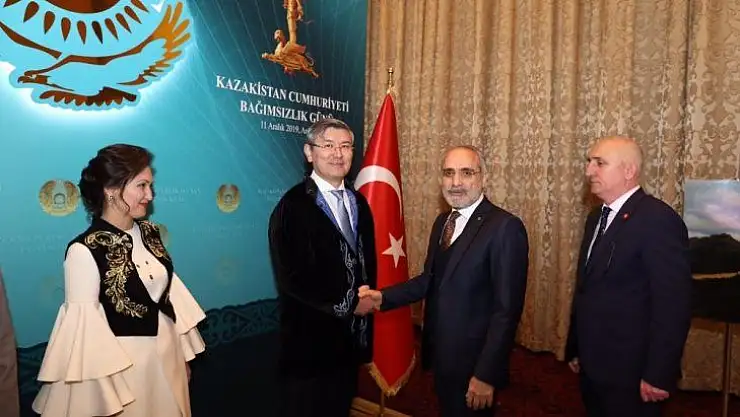 Topçu, Kazakistan'ın bağımsızlık günü resepsiyonuna katıldı