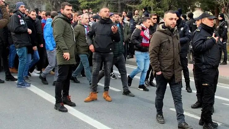 Trabzonspor taraftarı stada giriş yaptı