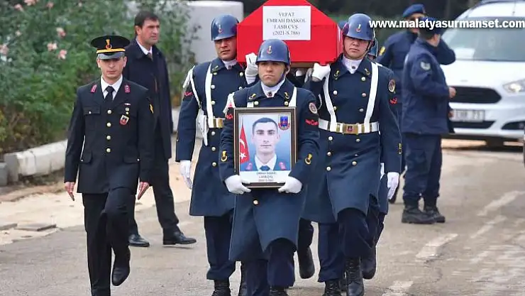 Trafik kazasında hayatını kaybeden askerin naaşı memleketine uğurlandı