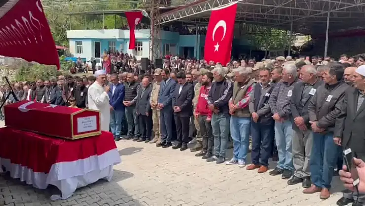 Trafik kazasında ölen uzman çavuşun cenazesi defnedildi
