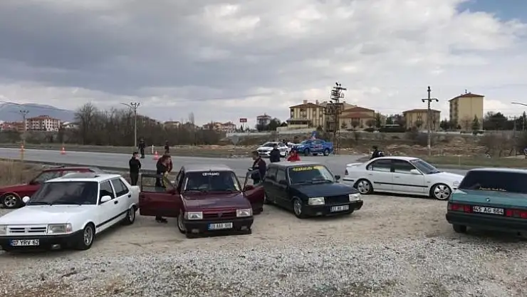 Trafik magandaları konvoy halinde trafiği birbirine kattı