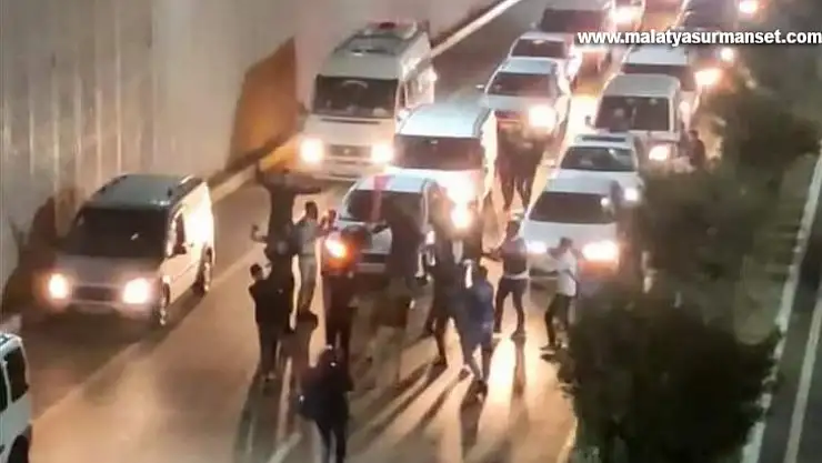 Trafikte durup göbek atan düğün konvoyuna 2 bin 600 TL ceza
