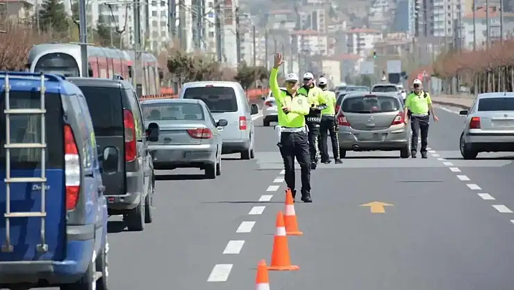 Trafikte Yol Kesen Artık Hapis Cezasıyla Karşılaşacak!